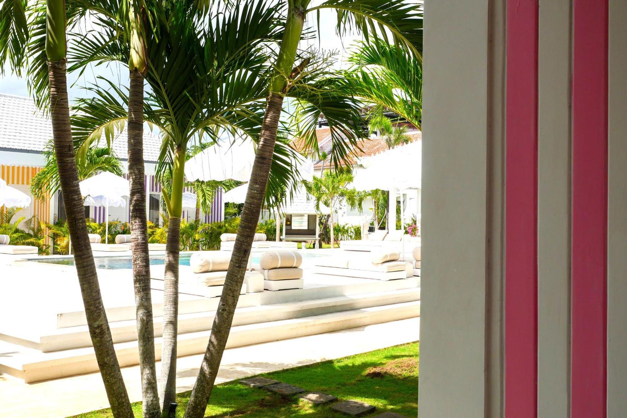 Ria Uluwatu, Tropical Chic Hotel Buitenkant foto
