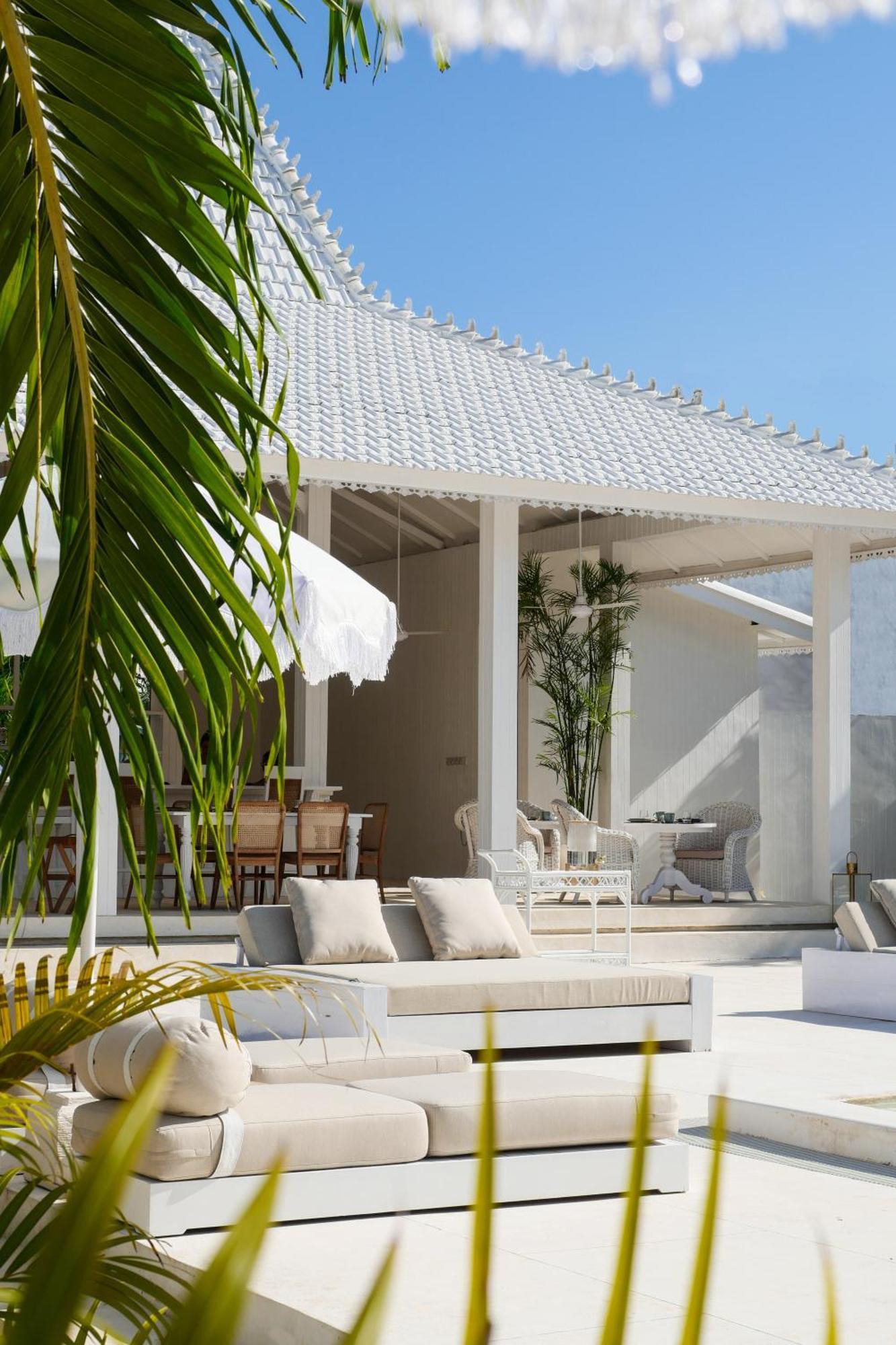 Ria Uluwatu, Tropical Chic Hotel Buitenkant foto