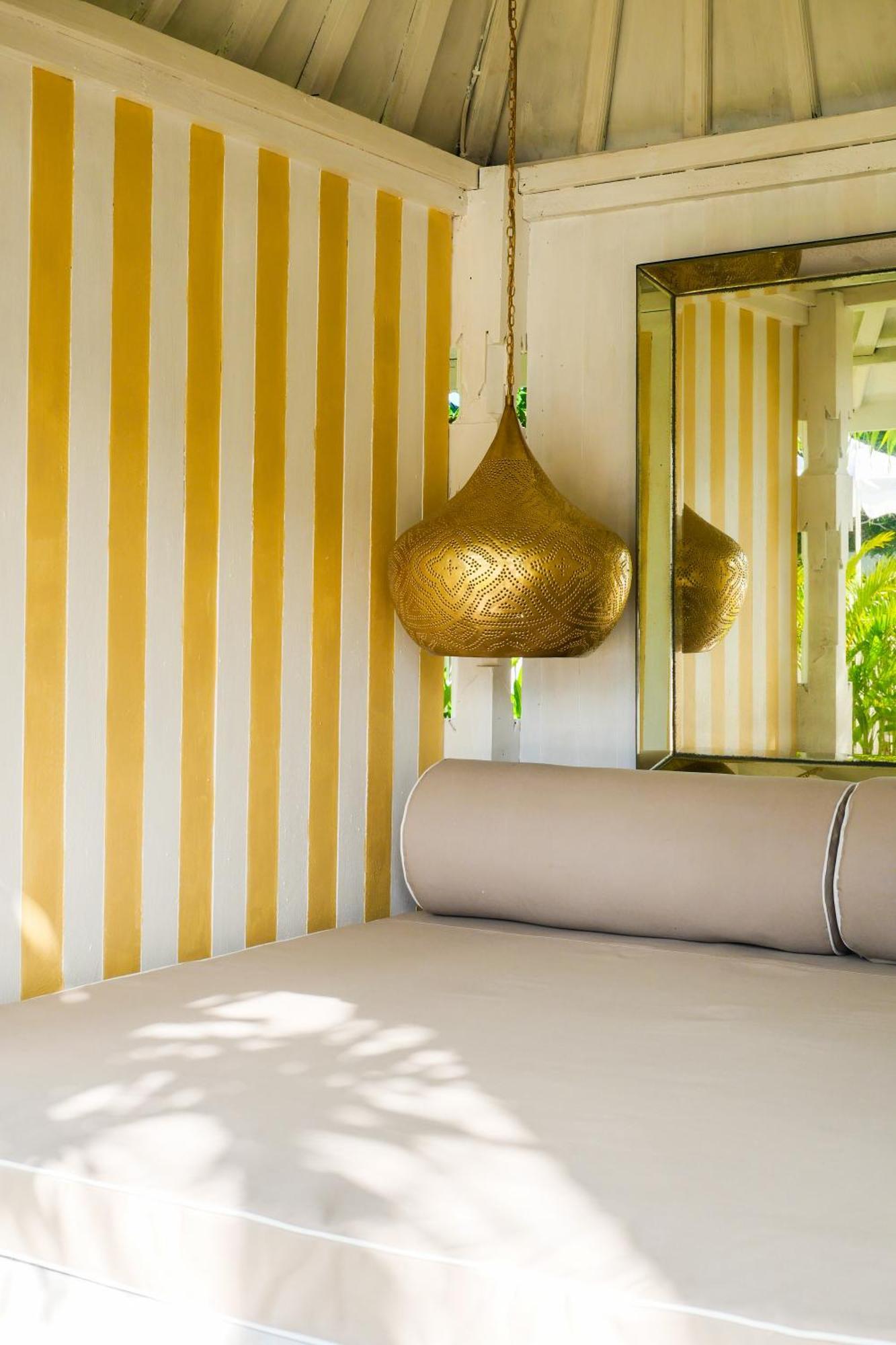 Ria Uluwatu, Tropical Chic Hotel Buitenkant foto