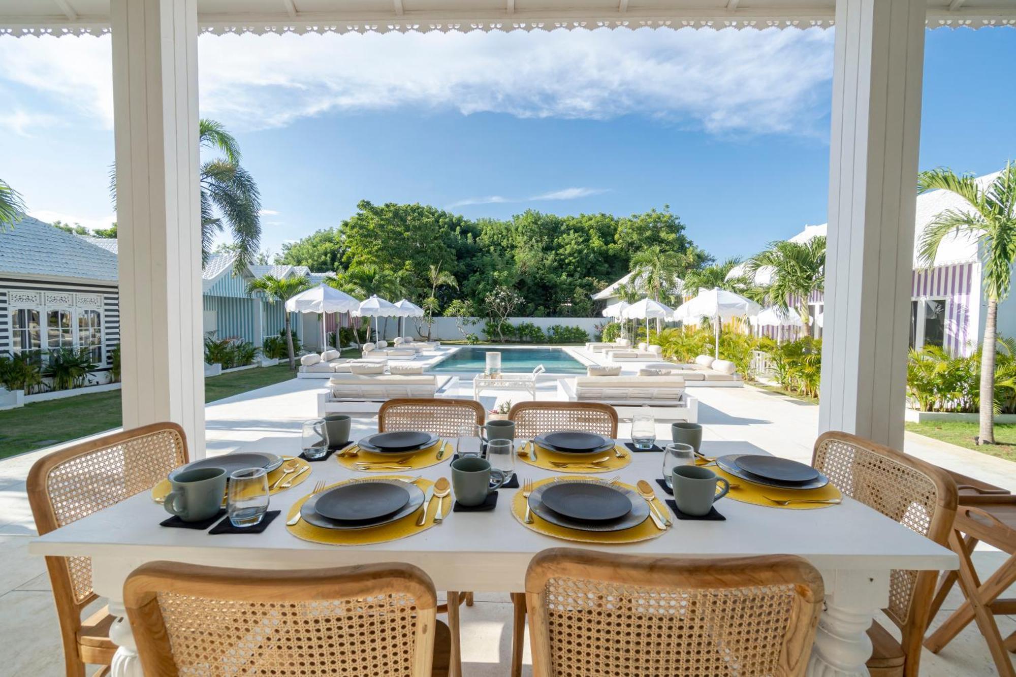 Ria Uluwatu, Tropical Chic Hotel Buitenkant foto